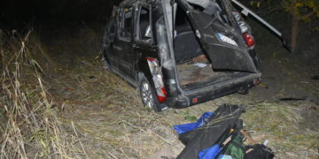 Sinop Boyabat’ta, otomobil bahçeye devrildi!