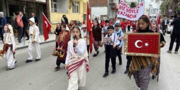 Sinop’ta, öğrencilerden “Cumhuriyeti Biz Böyle Kazandık” yürüyüşü