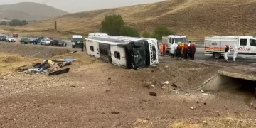 Sivas’ta yolcu otobüsü kazası: 7 kişi hayatını kaybetti, 30 kişi yaralandı
