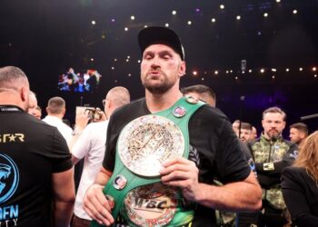 Tyson Fury, hakem kararıyla kazandı!