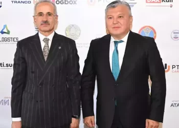 Uraloğlu, Avrasya Ekonomik Birliği Altyapı ve Enerji Bakanı Orozbekoviç ile toplantı gerçekleştirdi