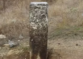 Şifalı olduğuna inanılan yağlı taş ve suya akın!