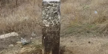 Şifalı olduğuna inanılan yağlı taş ve suya akın!