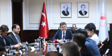 Bakan Yumaklı, TEKNOFEST’te ödül kazanan gençlerle buluştu