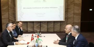 Bakan Işıkhan Bakü’de!