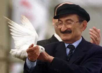 Özgür Özel ve Ekrem İmamoğlu Bülent Ecevit’i andı