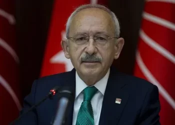Kemal Kılıçdaroğlu genel başkan seçilen Özgür Özel’i tebrik etti