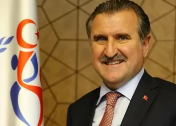 Gençlik ve Spor Bakanı Osman Aşkın Bak gençlere müjdeleri sıraladı