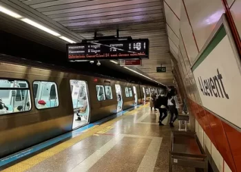 Yenikapı-Hacıosman Metro hattında intihar girişimi! Ulaşım aksadı