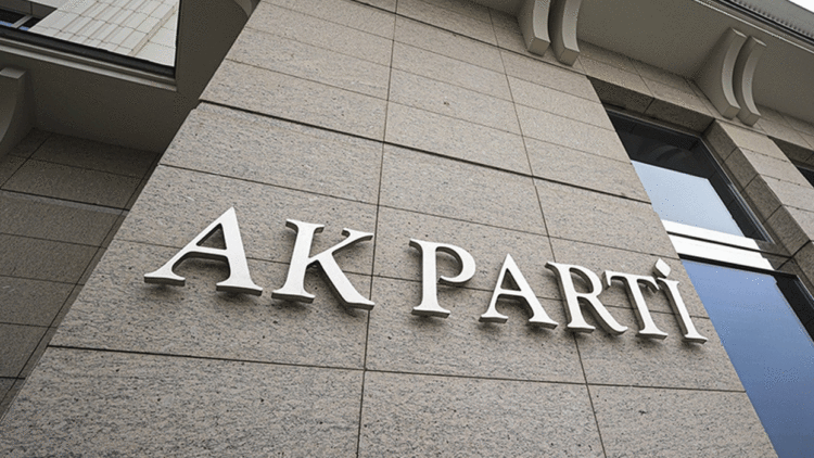 AK Parti’de 8 ilde yönetimler yenileniyor.