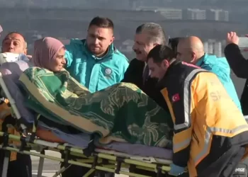 Bakan Koca bizzat karşıladı: Gazzeli hastalar Türkiye’de!