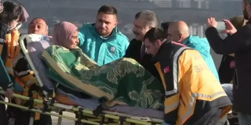 Bakan Koca bizzat karşıladı: Gazzeli hastalar Türkiye’de!