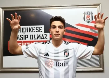 Beşiktaş, Yakup Arda Kılıç’la profesyonel sözleşme imzaladı!