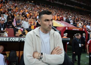 Burak Yılmaz, Beşiktaş’taki görevinden ayrıldı