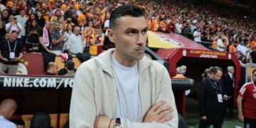 Burak Yılmaz, Beşiktaş’taki görevinden ayrıldı