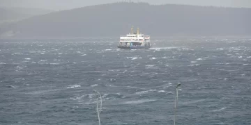 Bakanlık açıkladı: Çanakkale’de gemi trafiğine fırtına engeli!