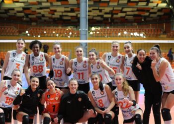 Eczacıbaşı Dynavit, Bulgaristan’da şov yaptı!