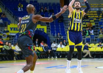 Fenerbahçe Beko, Petkimspor’u rahat yendi!