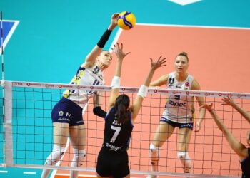 Fenerbahçe Opet set vermeden kazandı!