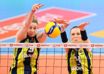 Fenerbahçe Opet, Vakıfbank’ın yenilmezliğini bitirdi!