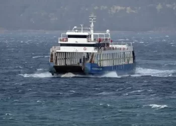 Çanakkale Boğazı’nda feribot seferleri tekrar başladı