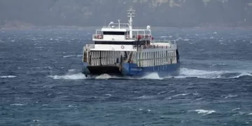 Çanakkale Boğazı’nda feribot seferleri tekrar başladı