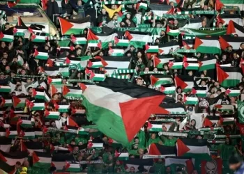 Filistin’e destek veren Celtic’li taraftarlar tribüne alınmadı