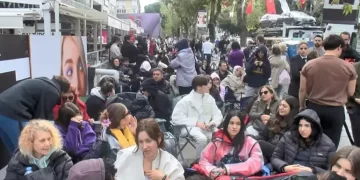 Gece boyunca sıraya girdiler! Kadıköy’de 500’e giriş çılgınlığı