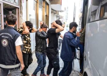 İstanbul’da kaçak göçmen operasyonunda 262 kişi tutuklandı