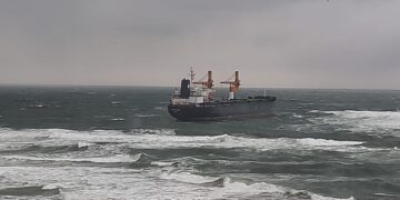 İstanbul’a tuz taşıyan kargo gemisi battı