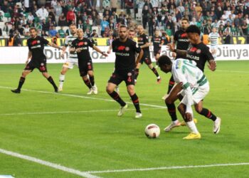 Konyaspor, son dakikada 1 puanı kurtardı!
