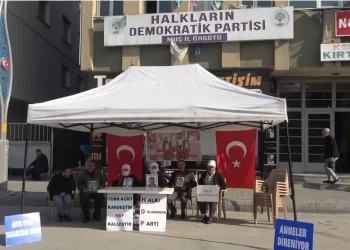 Muş’ta ailelerin evlat nöbeti devam ediyor