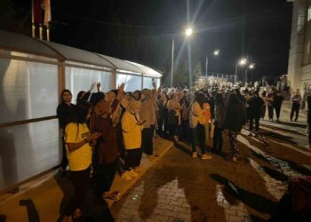 Muş’ta asansörde kalan öğrenciler kurtarıldı!