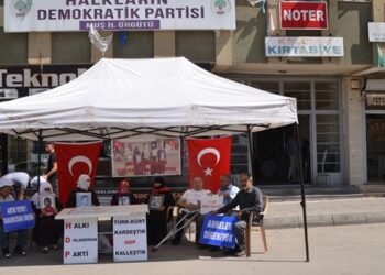 Muş’ta HDP önündeki evlat nöbeti devam ediyor!