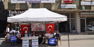 Muş’ta HDP önündeki evlat nöbeti devam ediyor!