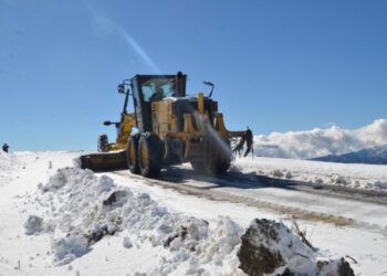 Muş’ta mevsimin ilk kar yağışı başladı!