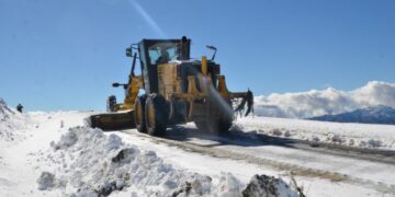 Muş’ta mevsimin ilk kar yağışı başladı!