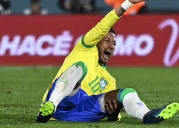 Neymar, sahalardan 10 ay uzak kalacak!
