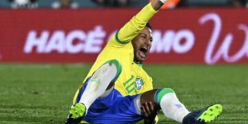 Neymar, sahalardan 10 ay uzak kalacak!