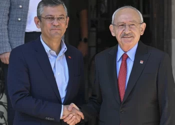 Devir teslim öncesi, Özgür Özel Kemal Kılıçdaroğlu’nu evinde ziyaret etti