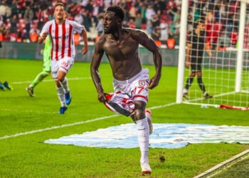 Samsunspor, bu sezon ilk galibiyetini aldı!