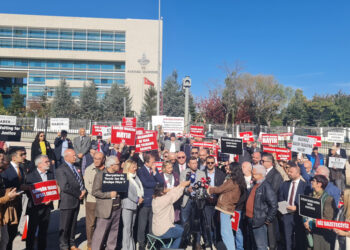 Sansür Yasası bugün AYM’de görüşülecek: Gazeteciler nöbette!