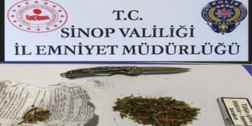 Sinop Gerze’de şüpheli şahsın üzerinden bıçak ve uyuşturucu çıktı!