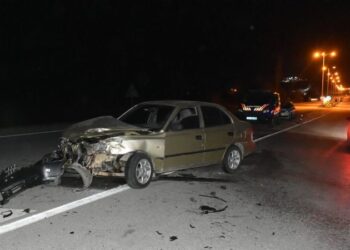 Sinop’ta iki otomobil çarpıştı!