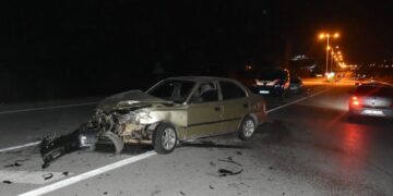 Sinop’ta iki otomobil çarpıştı!