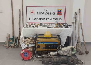 Sinop’ta kaçak kazı yapan 7 kişi suçüstü yakalandı!