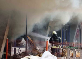 Sünger fabrikasında çıkan yangın endişe yarattı