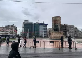 Taksim Meydanı bariyerlerle çevrildi