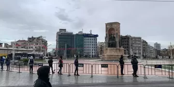 Taksim Meydanı bariyerlerle çevrildi