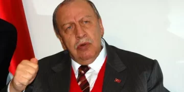 Eski Bakan Yaşar Okuyan vefat etti
